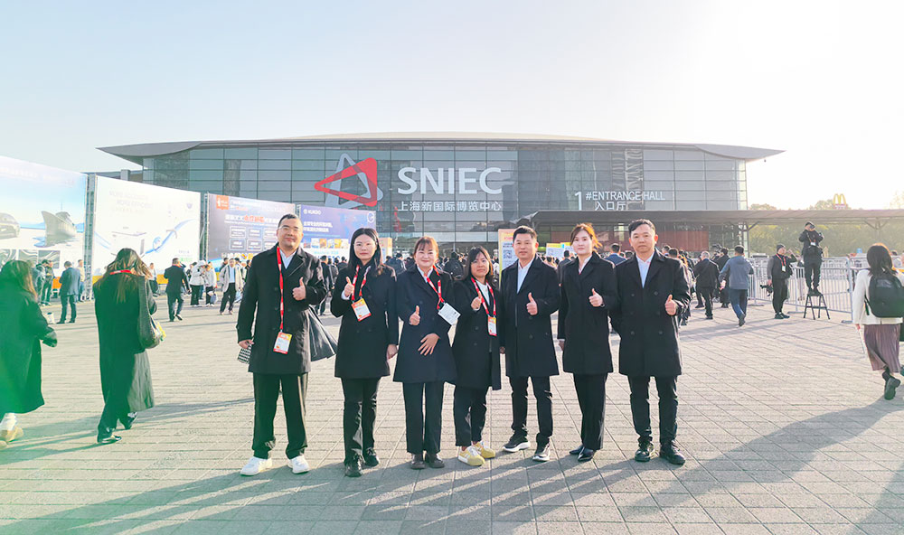 精顏團隊展會大門口合照